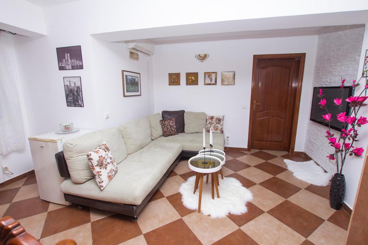 Lea Apartment Bar Bagian luar foto