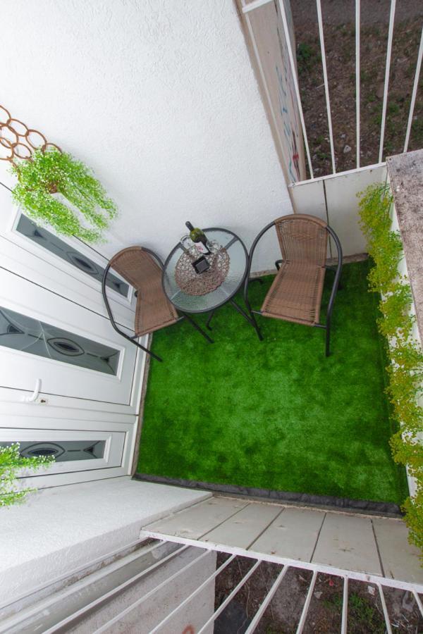 Lea Apartment Bar Bagian luar foto