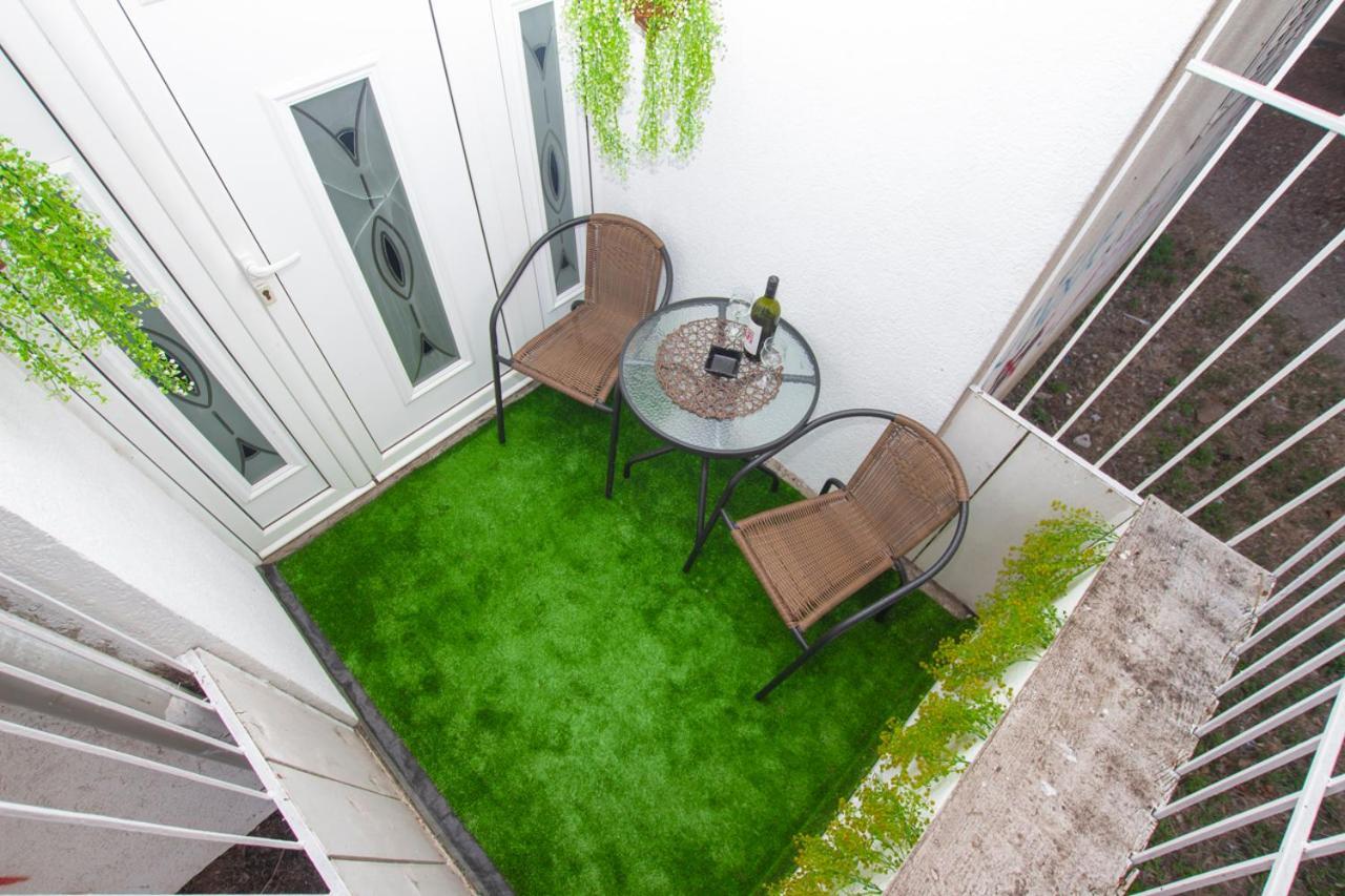 Lea Apartment Bar Bagian luar foto