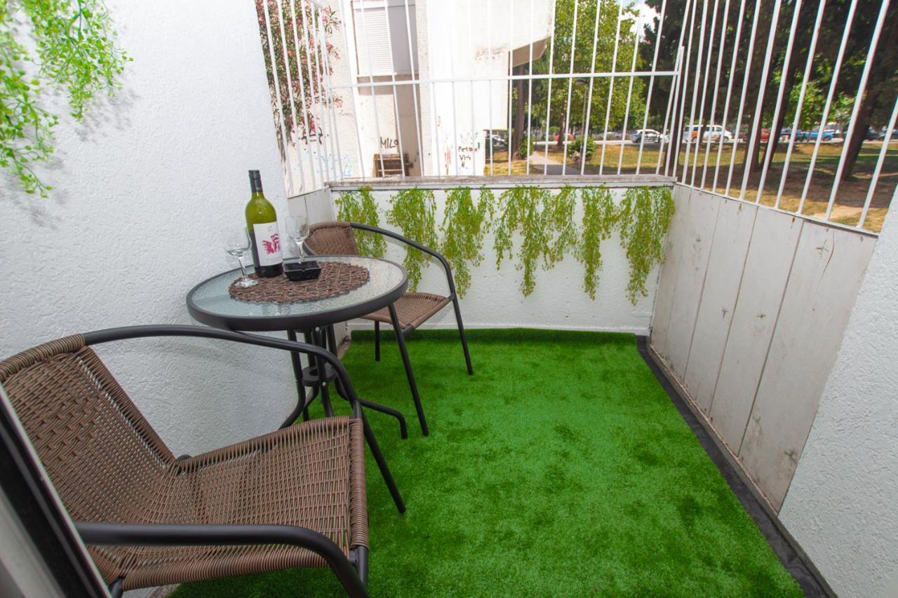 Lea Apartment Bar Bagian luar foto