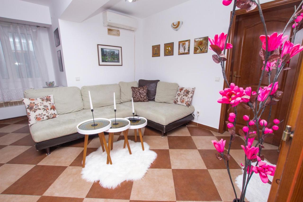 Lea Apartment Bar Bagian luar foto